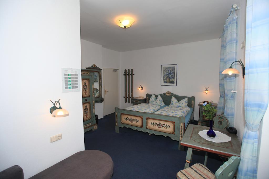Hotel Zur Post Mulheim an der Mosel Pokoj fotografie